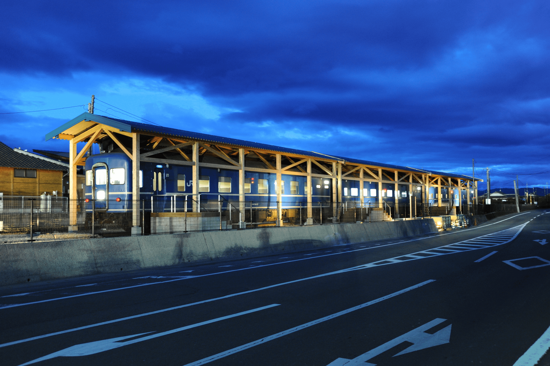 日本中を縦断した夜行列車「ブルートレイン」に泊まれるホテルがある⁉引退した深夜列車「ブルートレインたらぎ」に泊まってみた